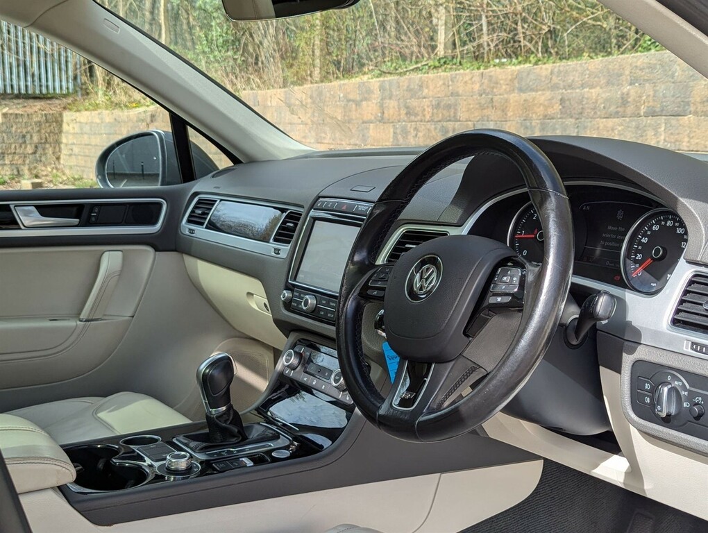 Volkswagen Touareg 3.0 Tdi V6 Bluemotion Tech R-line Plus Tiptronic 4 CN17XUR  #5