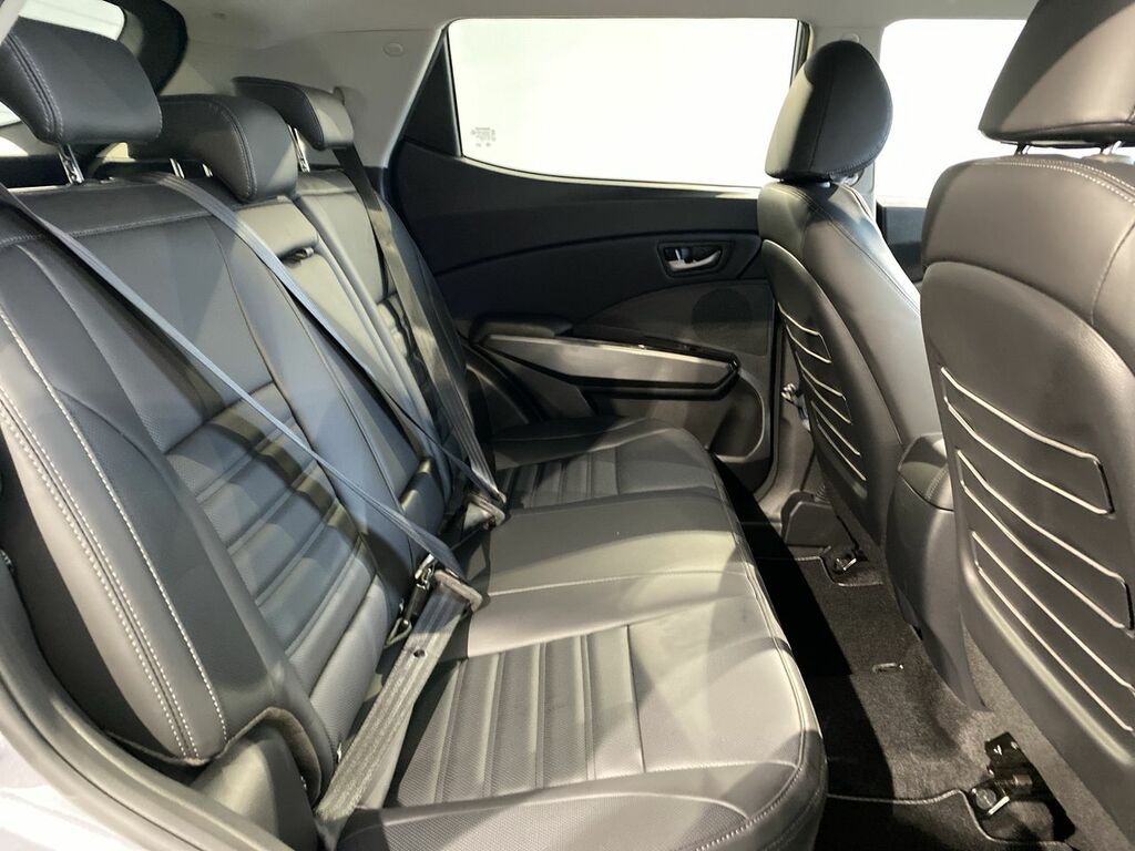 SsangYong Tivoli Hatchback White #14