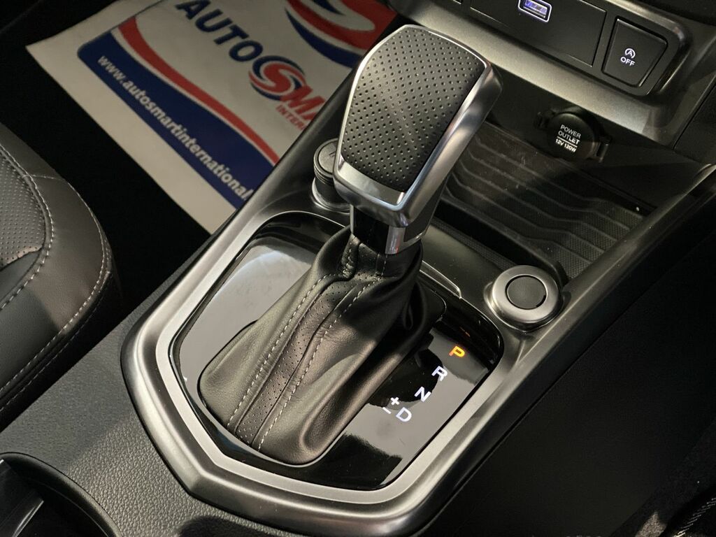 SsangYong Tivoli Hatchback White #13