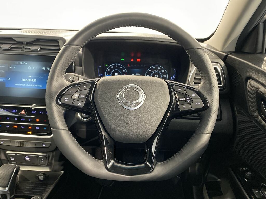 SsangYong Tivoli Hatchback White #12