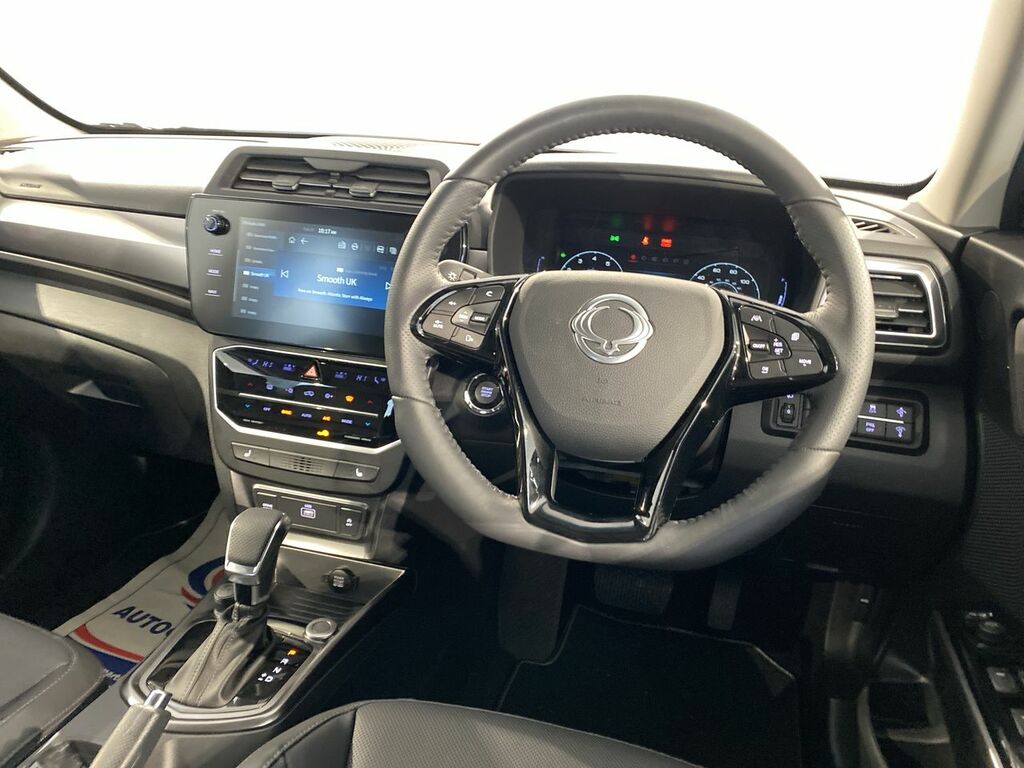 SsangYong Tivoli Hatchback White #11