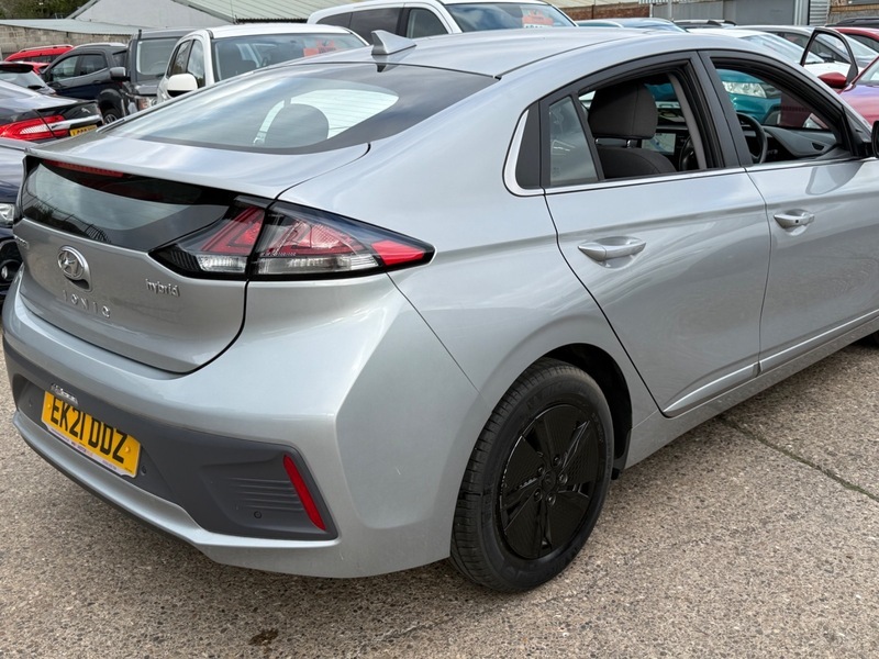 Hyundai Ioniq Premium Silver #6