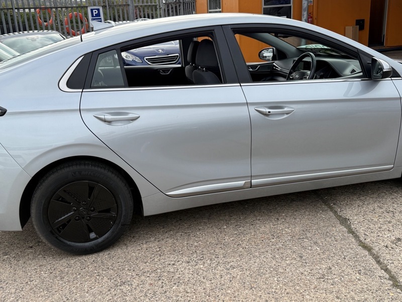 Hyundai Ioniq Premium Silver #5