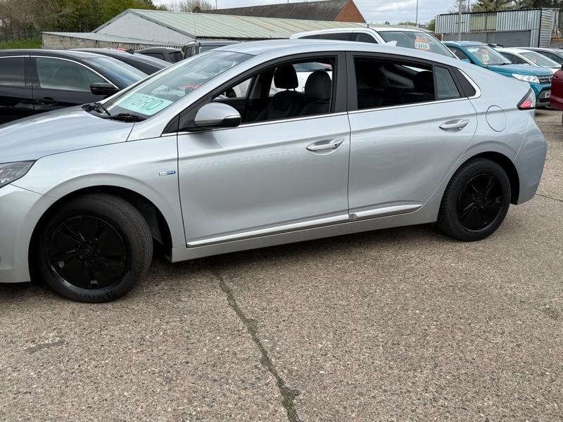 Hyundai Ioniq Premium Silver #4