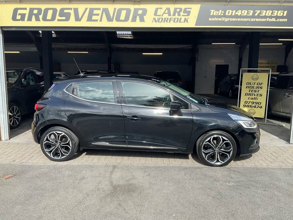 Renault Clio 0.9 Tce Signature Nav Hatchback Black