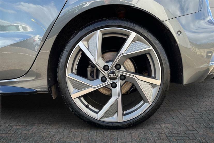 Audi A3 1.5 Tfsi 150 Black Edition S Tronic AO75EPC Grey #5