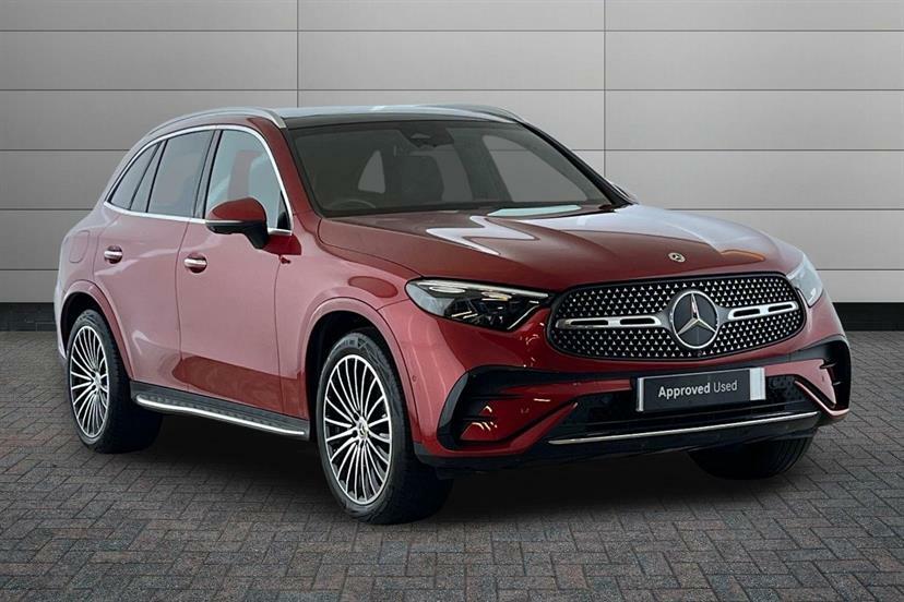 Mercedes-Benz GLC Class 300 4Matic Amg Line Premium Plus 9G-tronic Red