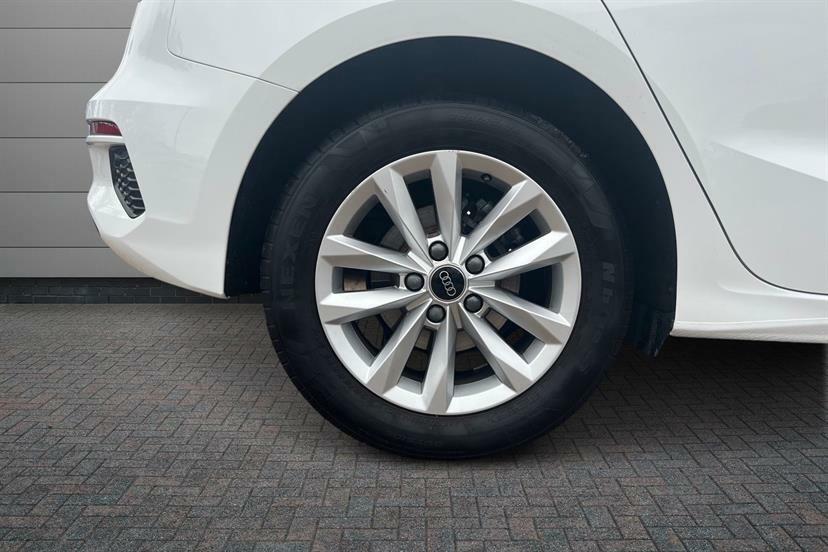 Audi A3 30 Tfsi Technik S Tronic KE23UVM White #5