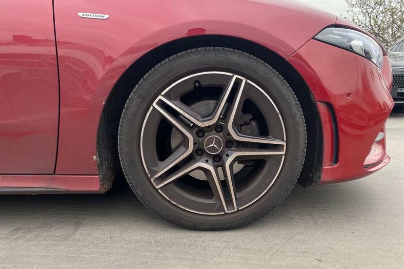 Mercedes-Benz A Class A180 Amg Line Executive Edition FL72HMV Red #4