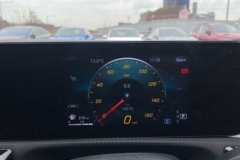 Mercedes-Benz A Class A180 Amg Line Executive Edition FL72HMV Red #6