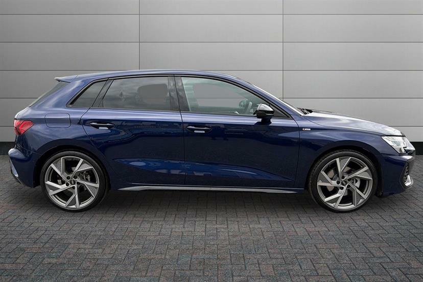 Audi A3 35 Tfsi Black Edition S Tronic EK25ZKH Blue #4