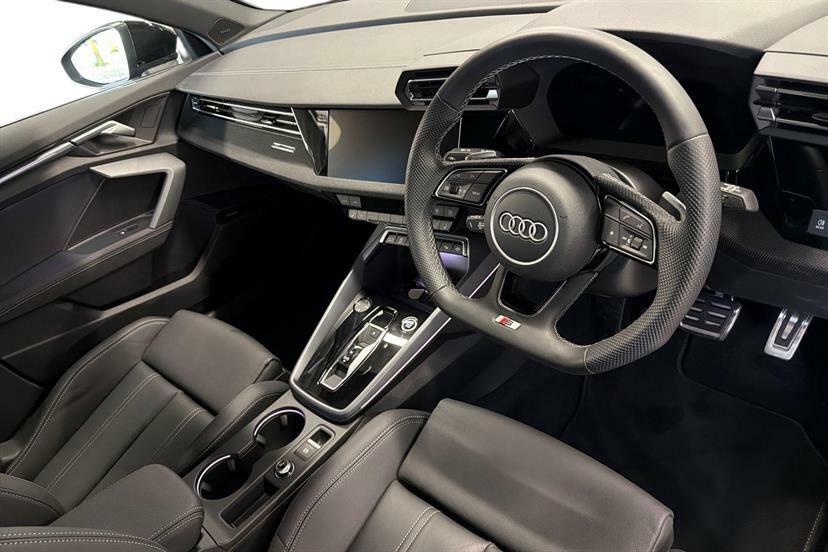 Audi A3 35 Tfsi Black Edition S Tronic EK25ZKH Blue #6