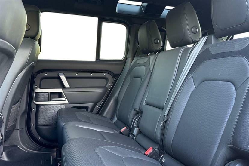 Land Rover Defender 110 3.0 D300 X-dynamic Hse 110 7 Seat KS22OYB Black #4