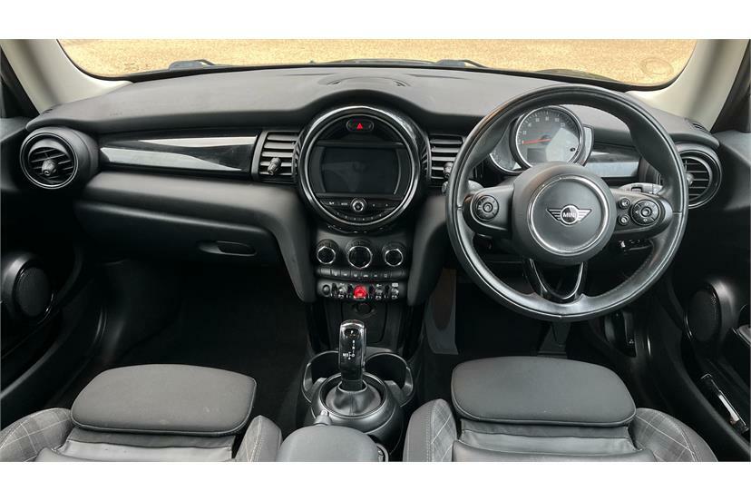Mini Hatch 1.5 Cooper II AJ19GYD Black #4