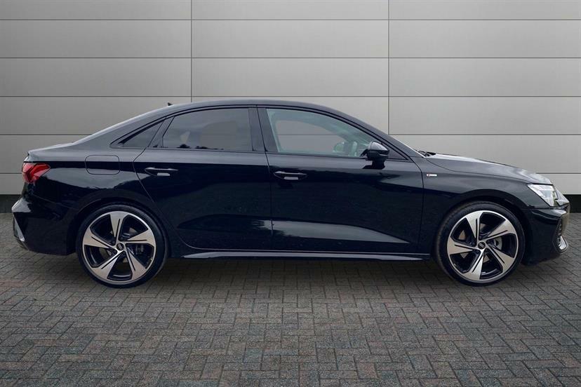 Audi A3 1.5 Tfsi 150 Black Edition S Tronic LR75TCX Black #4