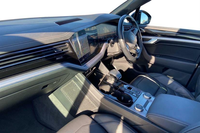 Volkswagen Touareg 3.0 V6 Tsi 4Motion Black Edition Tip MT22WKU Black #2