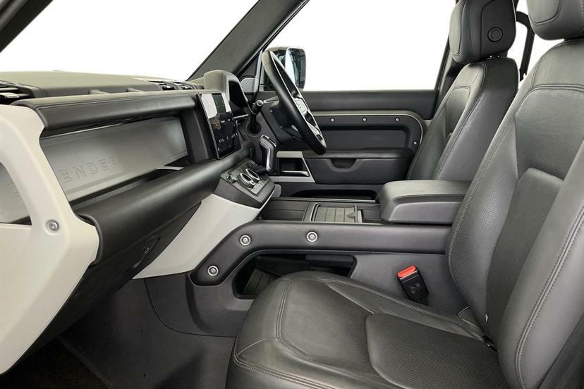 Land Rover Defender 130 3.0 P300 Hse 130 8 Seat Green #3