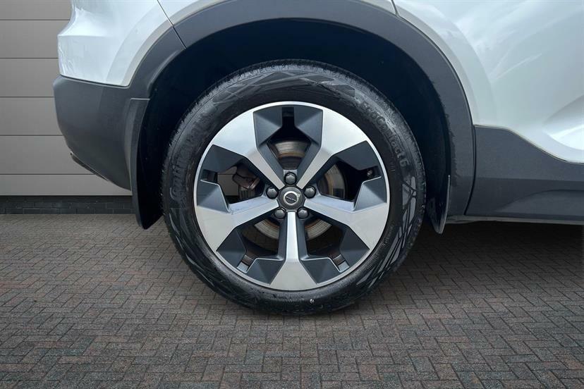 Volvo XC40 2.0 B4p Plus Dark Awd DE72ABZ White #5