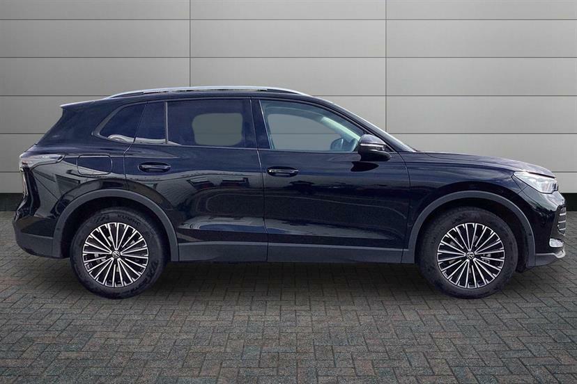 Volkswagen Tiguan 1.5 Etsi 150 Match Dsg EF75XTW Black #4