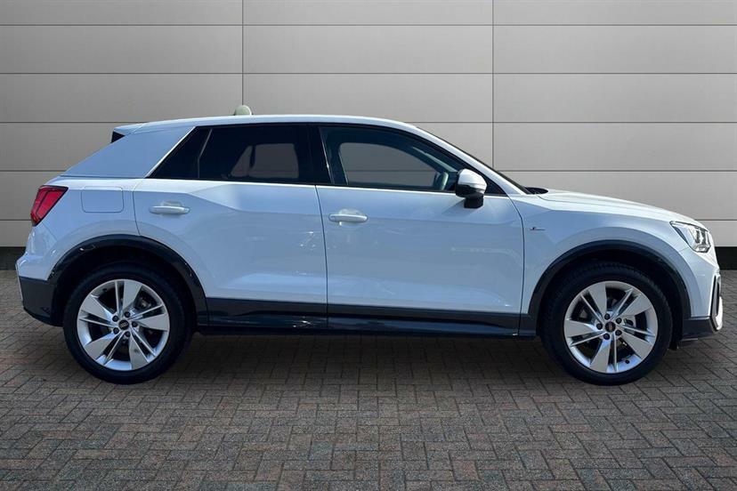 Audi Q2 35 Tfsi S Line S Tronic EY26RRO White #4