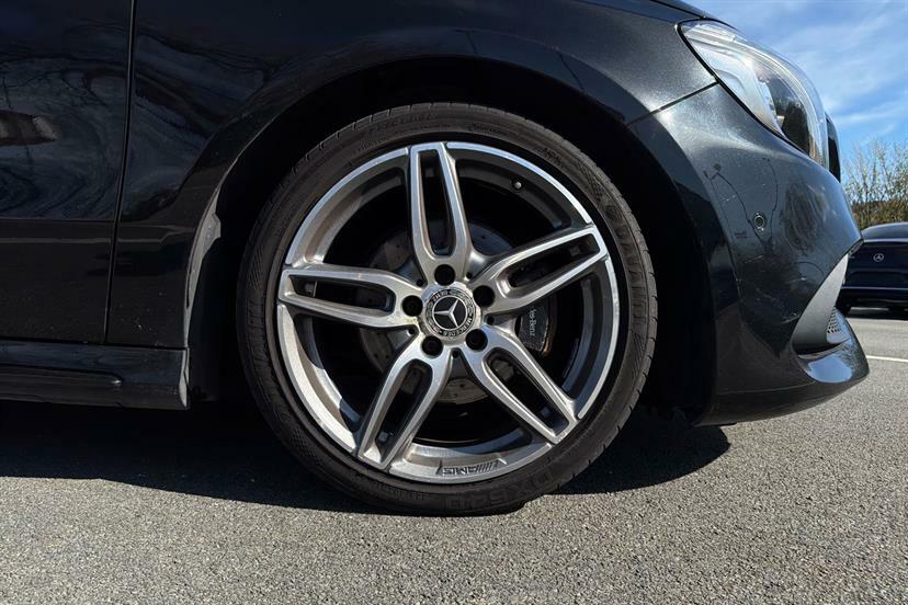 Mercedes-Benz A Class A160 Amg Line Premium Plus FG67ATY Black #4