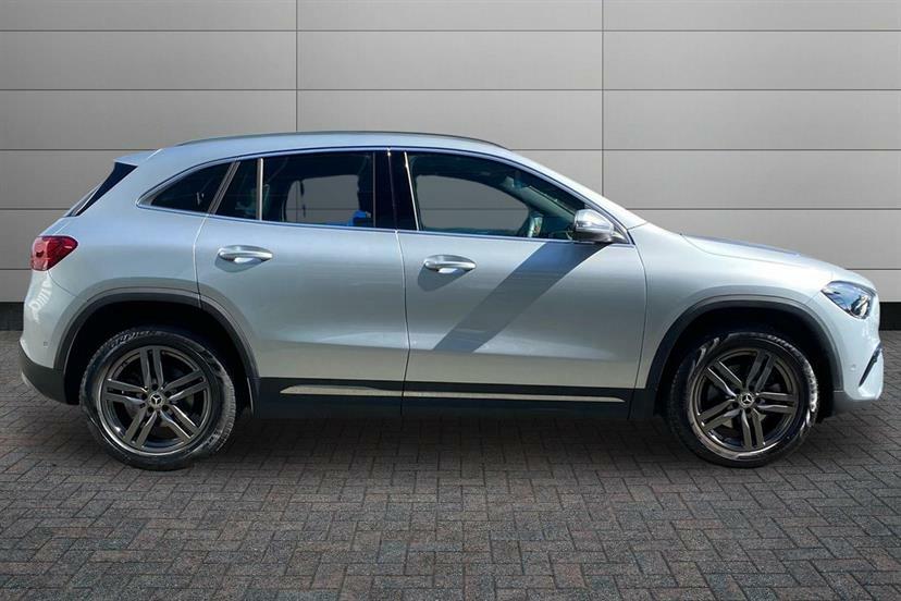 Mercedes-Benz GLA Class 180 Sport Edition DF25BZL White #3