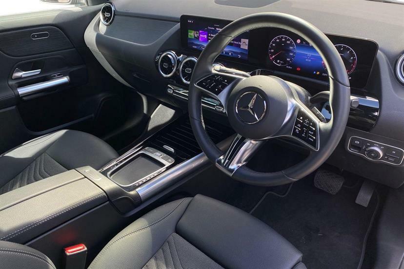 Mercedes-Benz GLA Class 180 Sport Edition DF25BZL White #5
