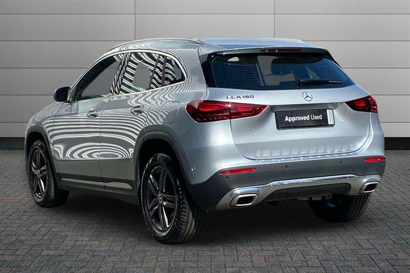 Mercedes-Benz GLA Class 180 Sport Edition DF25BZL White #2