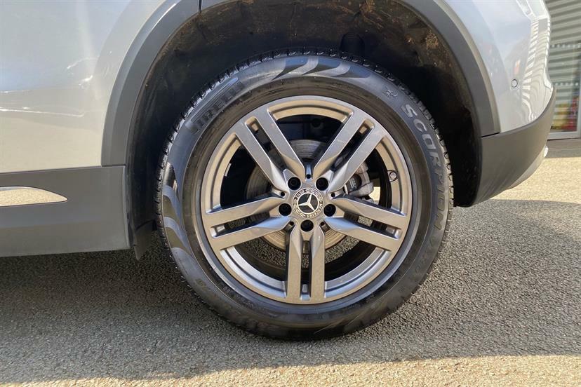 Mercedes-Benz GLA Class 180 Sport Edition DF25BZL White #4