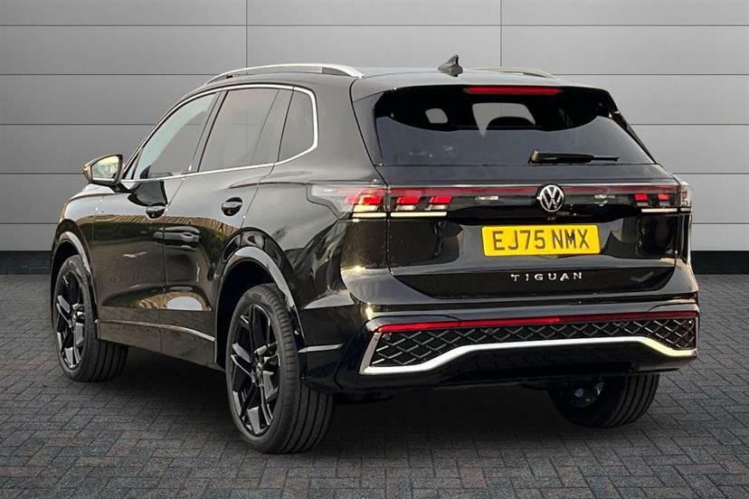 Volkswagen Tiguan 2.0 Tdi R-line Dsg EJ75NMX Black #3