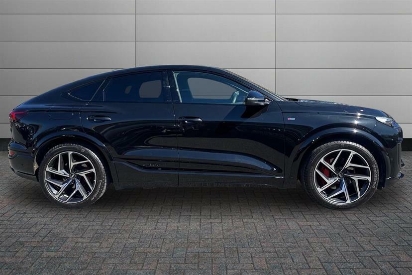 Audi Q6 E-Tron 185Kw 83Kwh Edition 1 EJ75HKG Black #4