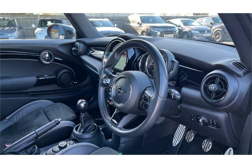 Mini Hatch 1.5 Cooper Sport YE21ZHK Red #6