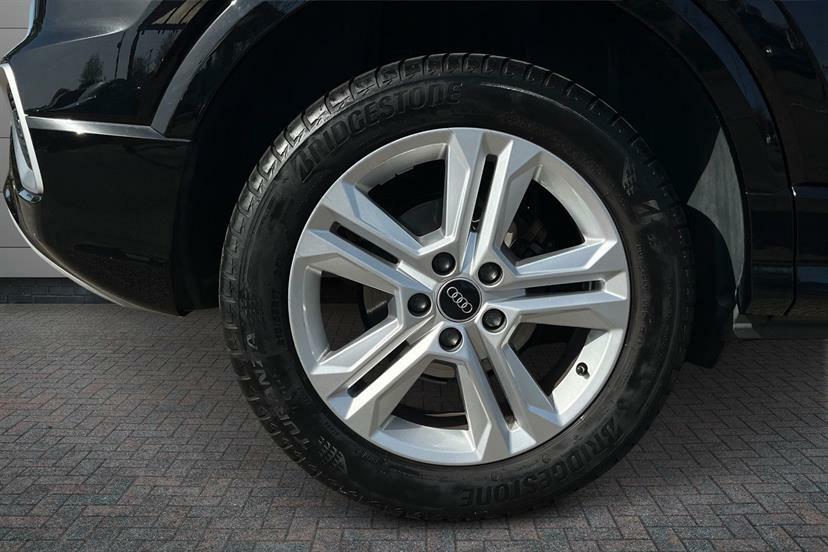 Audi Q2 30 Tfsi Sport Black #5