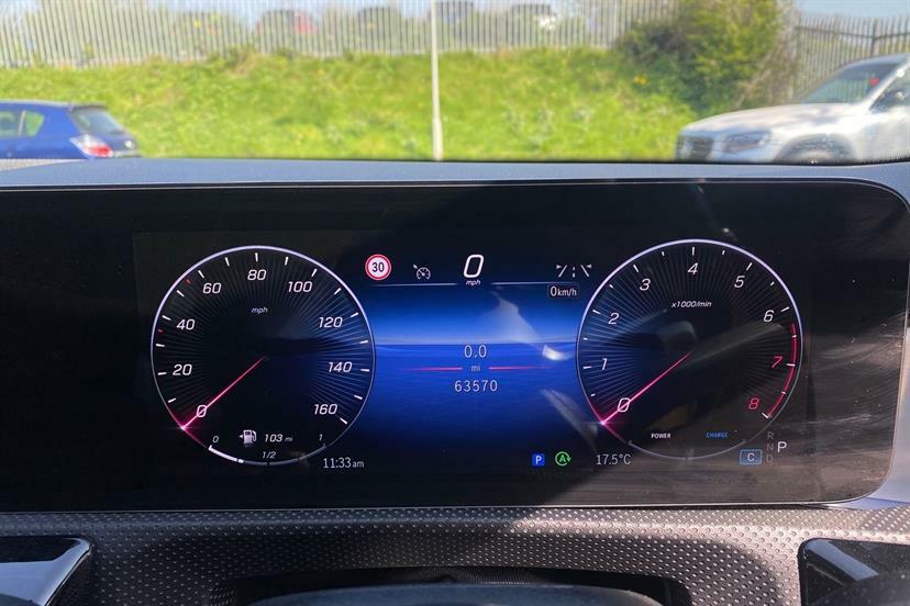Mercedes-Benz A Class A180 Amg Line Premium FL23WUB Red #6