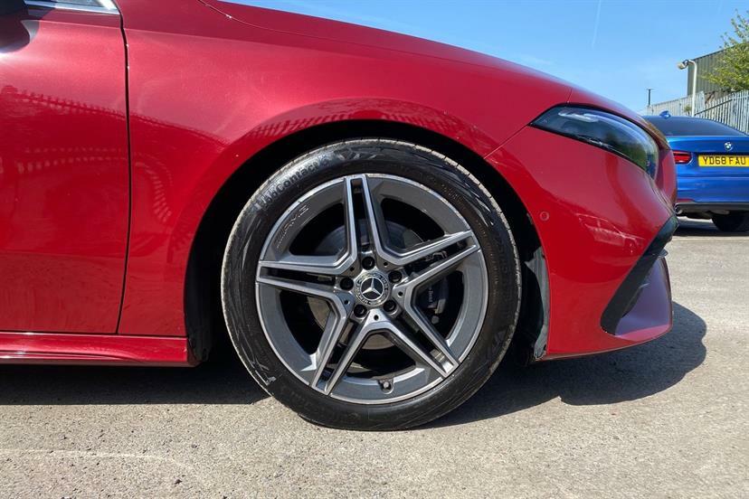 Mercedes-Benz A Class A180 Amg Line Premium FL23WUB Red #4