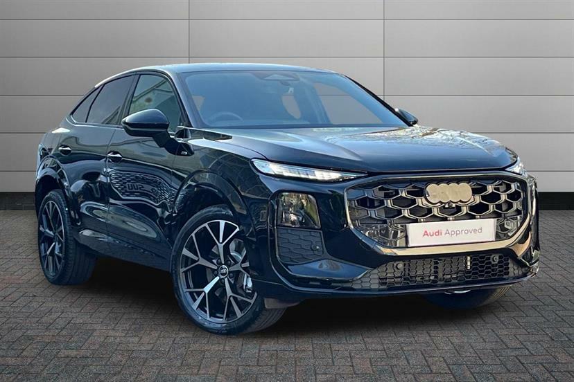 Audi Q3 1.5 E-hybrid Edition 1 S Tronic Soundvision Black