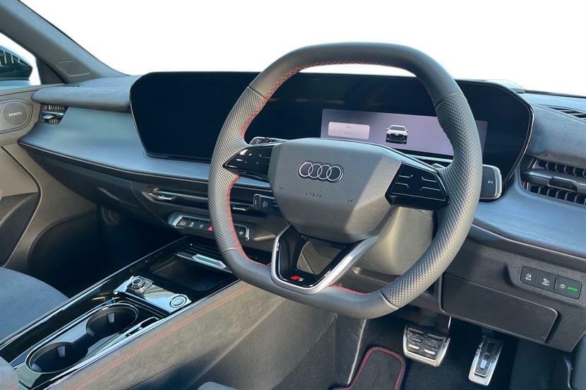 Audi Q3 1.5 E-hybrid Edition 1 S Tronic Soundvision LR26YJZ Black #6