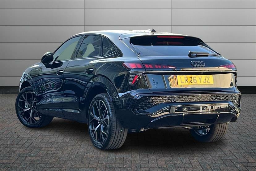 Audi Q3 1.5 E-hybrid Edition 1 S Tronic Soundvision LR26YJZ Black #3
