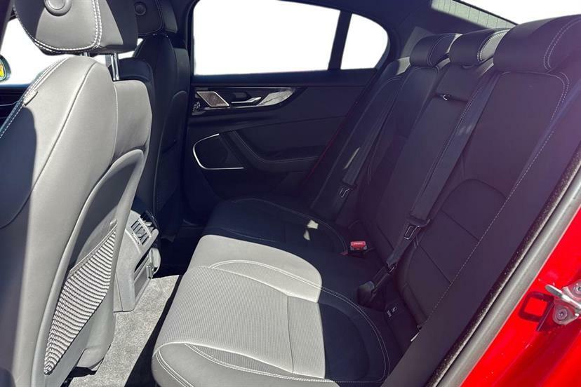 Jaguar XE 2.0 P250 R-dynamic Hse Red #4