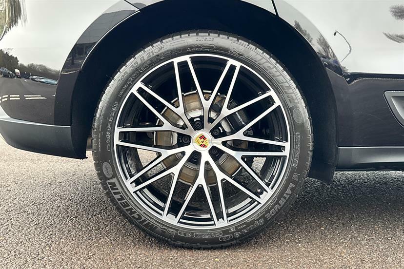Porsche Macan 5dr Pdk HN75ZJE Black #6