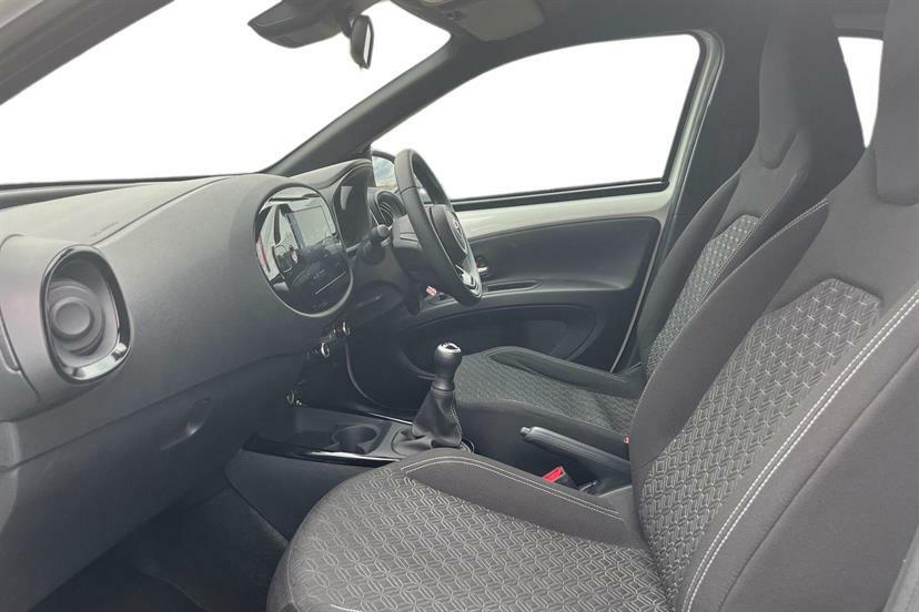 Toyota Aygo X 1.0 Vvt-i Edge AO74DHX Black #2