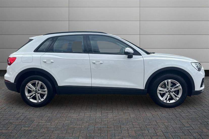 Audi Q3 35 Tfsi Technik S Tronic LL23KNB White #4