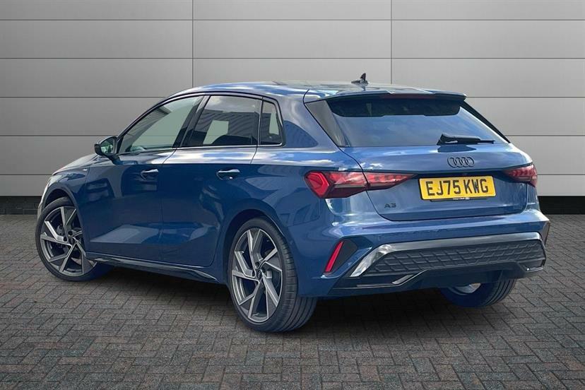 Audi A3 1.5 Tfsi 150 Black Edition Tech Pack EJ75KWG Blue #3