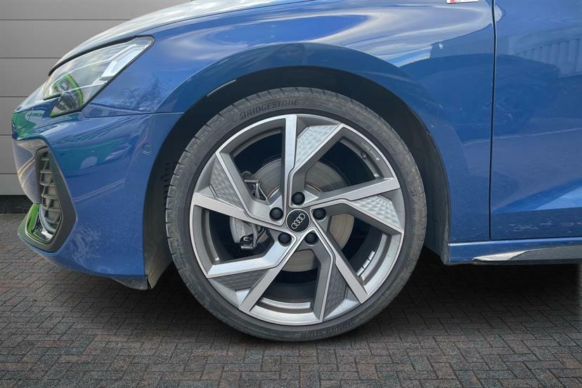 Audi A3 1.5 Tfsi 150 Black Edition Tech Pack EJ75KWG Blue #5