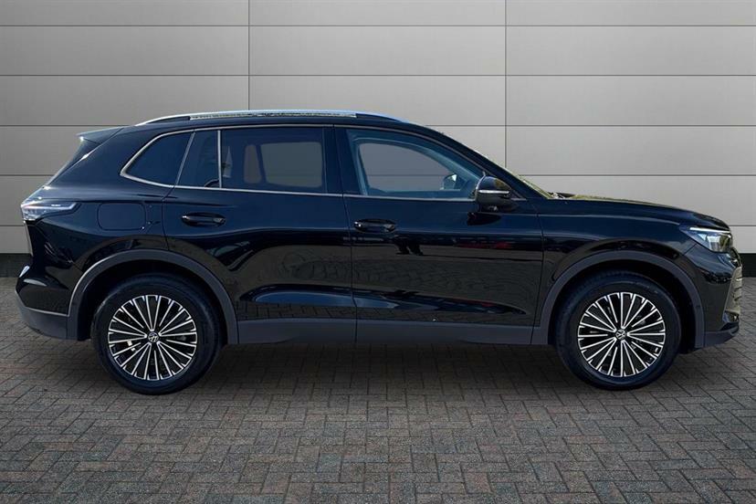Volkswagen Tiguan 1.5 Etsi 150 Match Dsg DE26MWP Black #4