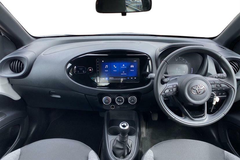 Toyota Aygo X 1.0 Vvt-i Pure FL75YMZ White #5