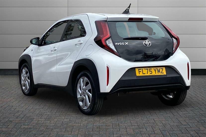 Toyota Aygo X 1.0 Vvt-i Pure FL75YMZ White #4