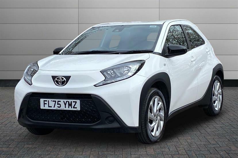 Toyota Aygo X 1.0 Vvt-i Pure FL75YMZ White #3