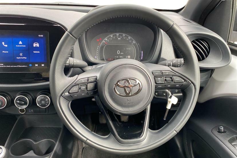 Toyota Aygo X 1.0 Vvt-i Pure FL75YMZ White #6