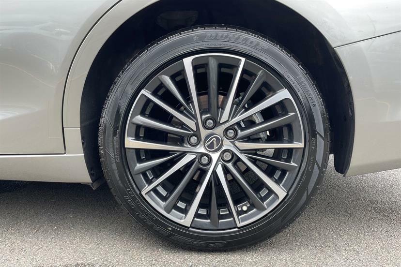 Lexus ES 300H 2.5 Premium Plus Cvt Red #20